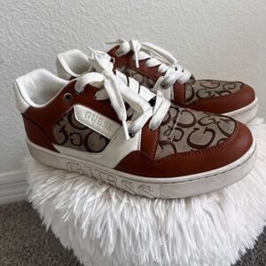 Guess sneakers. In excellent condition. Size 6.5 US